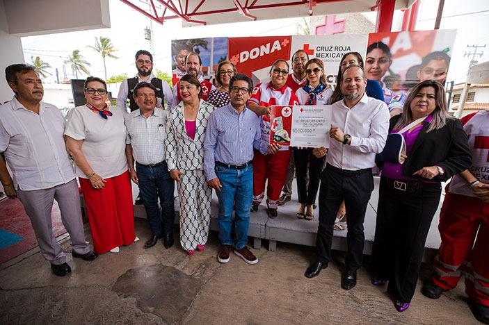 El alcalde entrega a la Cruz Roja Guasave 500 mil pesos en el inicio de la colecta 2023
