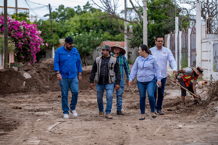 Supervisan tres pavimentos en la ciudad; avanza introducción del drenaje