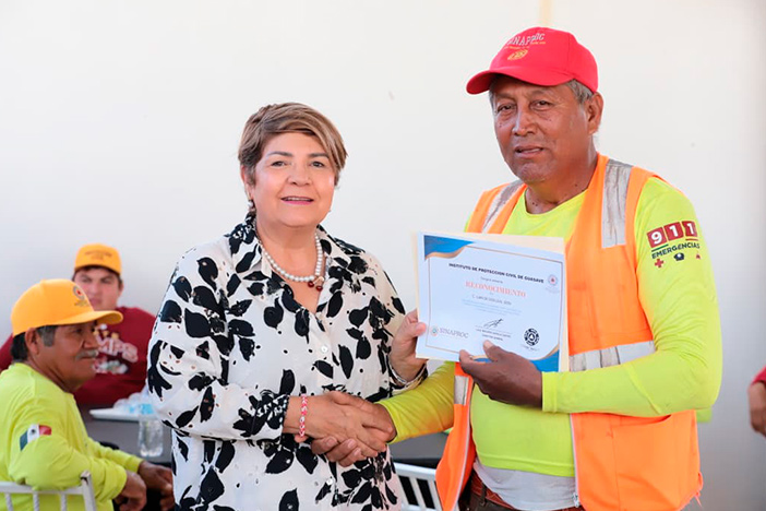 "Son nuestros héroes", la alcaldesa reconoce labor de voluntarios de Protección Civil