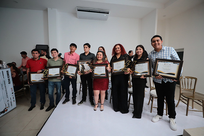 “El futuro de Guasave está en sus manos”, la alcaldesa encabeza la entrega del Mérito Juvenil 2025