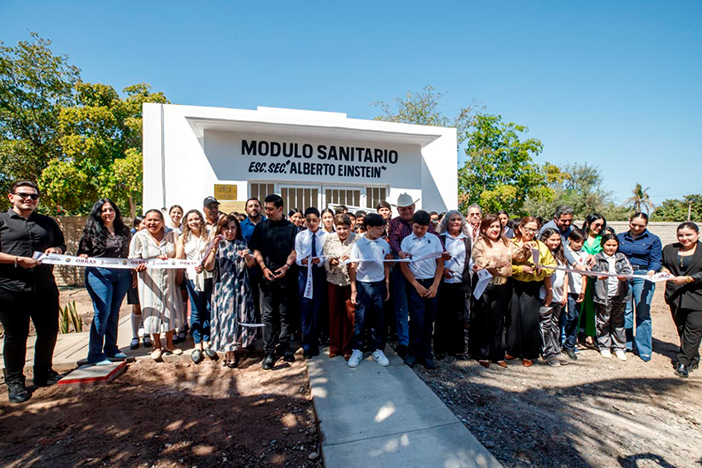 La alcaldesa entrega módulo sanitario en secundaria de Palos Verdes