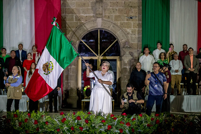 La alcaldesa de Guasave da el Grito de Independencia; reportan saldo blanco